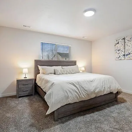 Beautiful Brand New Kuna Home!